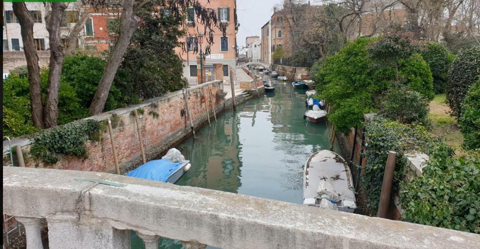 Susy Biennale Apartment - Canal View And Garden Venice Exterior photo